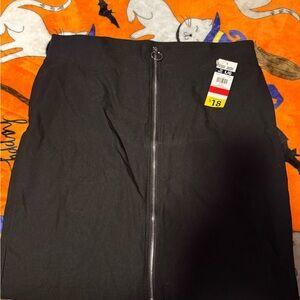 Elegant Black Zippered Pencil Skirt